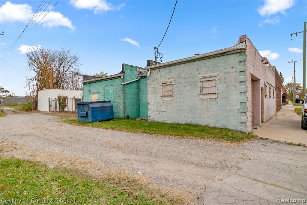 736 E STATE FAIR RD, Highland Park, MI 48203 — Photo 32