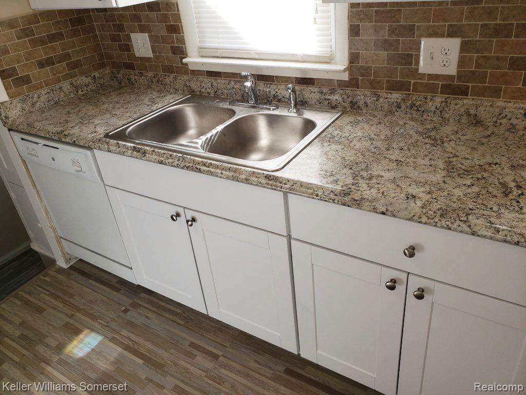 622 E 12 MILE Road, Royal Oak, MI 48073 — Photo 11