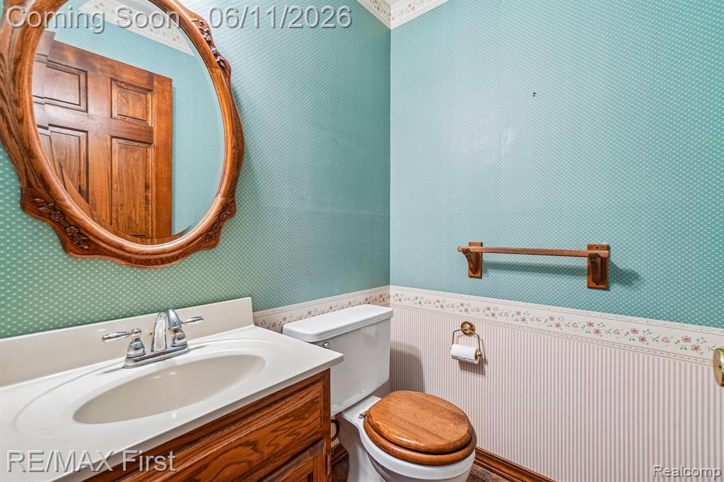 5950 Diamond Drive, Troy, MI 48085 — Photo 17