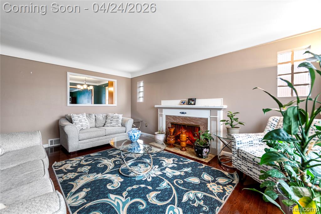 24861 Almond Avenue, Eastpointe, MI 48021 — Photo 7