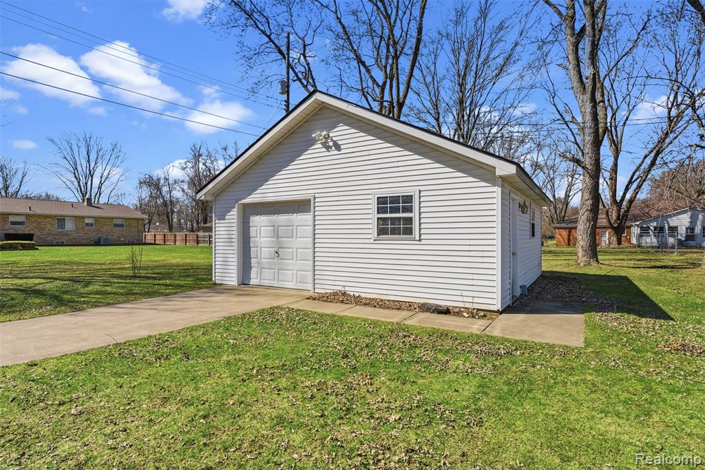 2363 Willowdale Drive, Burton, MI 48509 — Photo 41