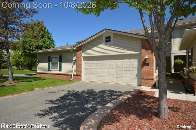 5748 DRAKE HOLLOW Drive W, West Bloomfield, MI