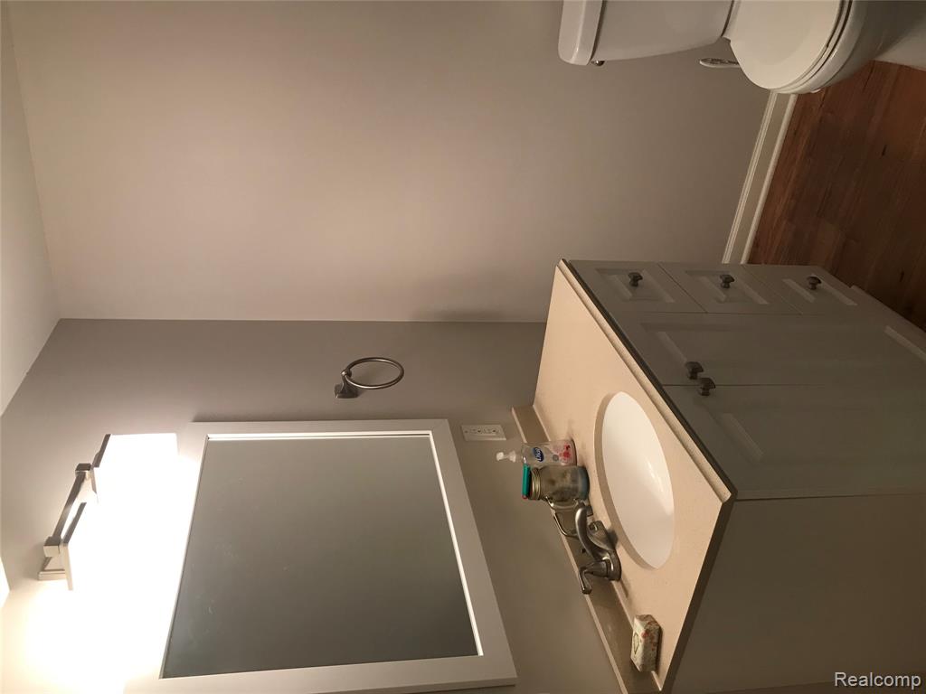 420 James Circle, Royal Oak, MI 48067 — Photo 17