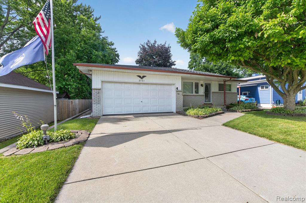 2721 Edgefield Drive, Waterford, MI 48328