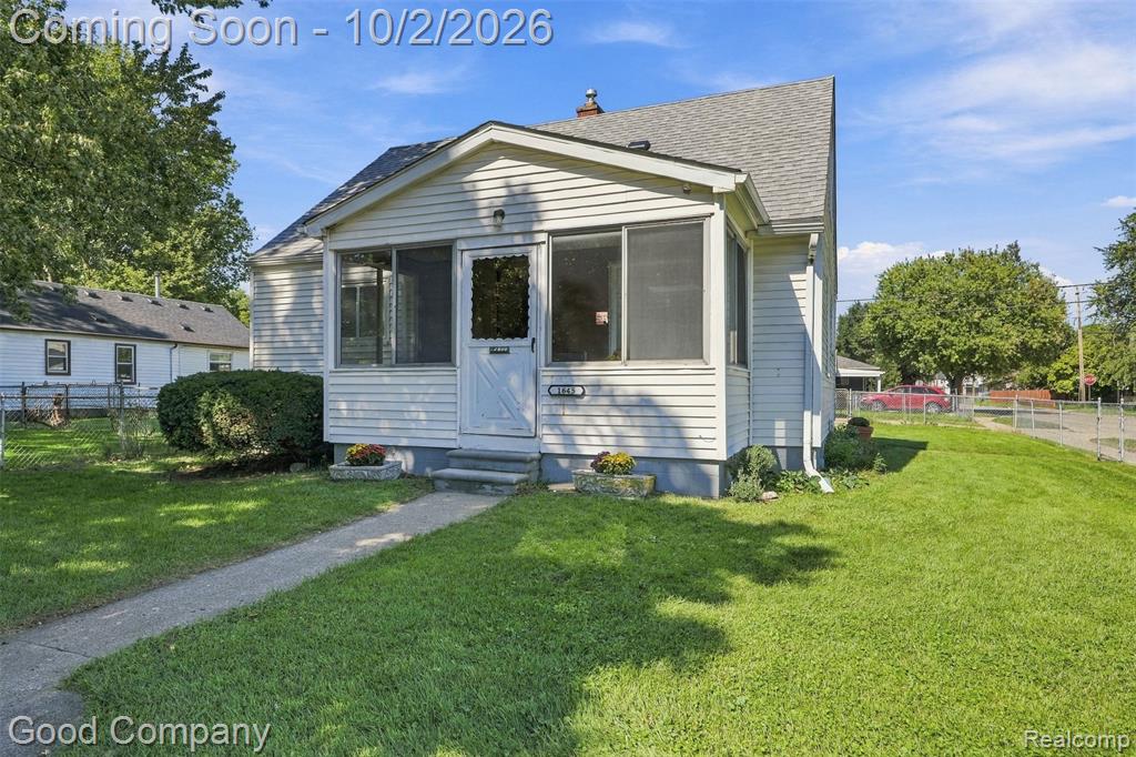 1645 E Evelyn Avenue, Hazel Park, MI 48030