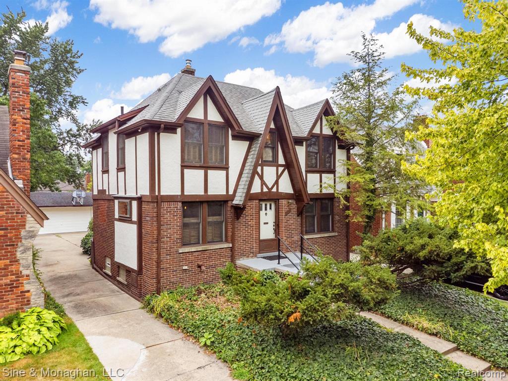 417 CLOVERLY Road, Grosse Pointe, MI 48236