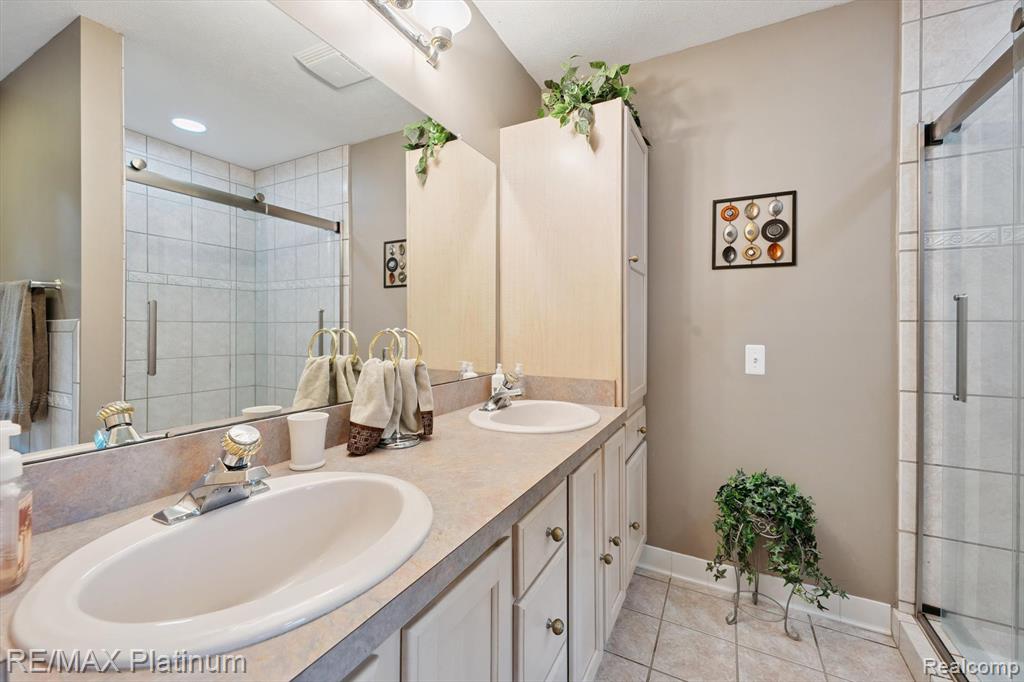 8872 Thornapple Drive, Pinckney, MI 48169 — Photo 40