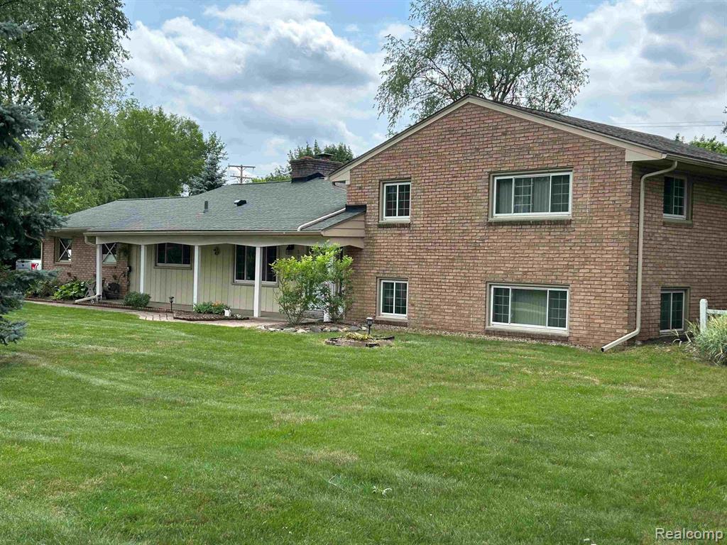 5940 BURNHAM Road, Bloomfield Hills, MI 48302 — front exterior