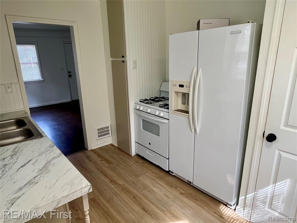 70 E Rutgers Avenue, Pontiac, MI 48340 — Photo 7