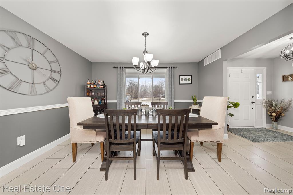 4083 W MAPLE Road, Wixom, MI 48393 — Photo 12