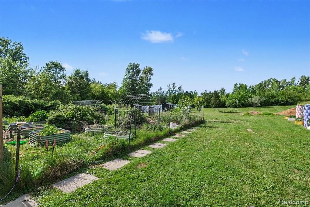 4251 E Maple Avenue, Grand Blanc, MI 48439 — Photo 30