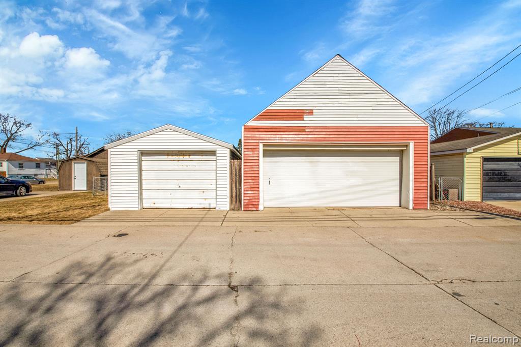 555 CHESTNUT Street, Wyandotte, MI 48192 — Photo 7