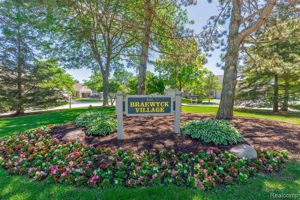 881 Tartan Trail, Bloomfield Hills, MI 48304 — Photo 38