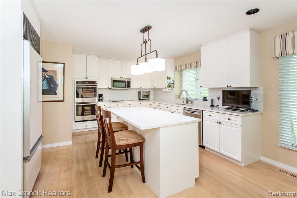 6524 Pleasant Lake Court, West Bloomfield, MI — Photo 19