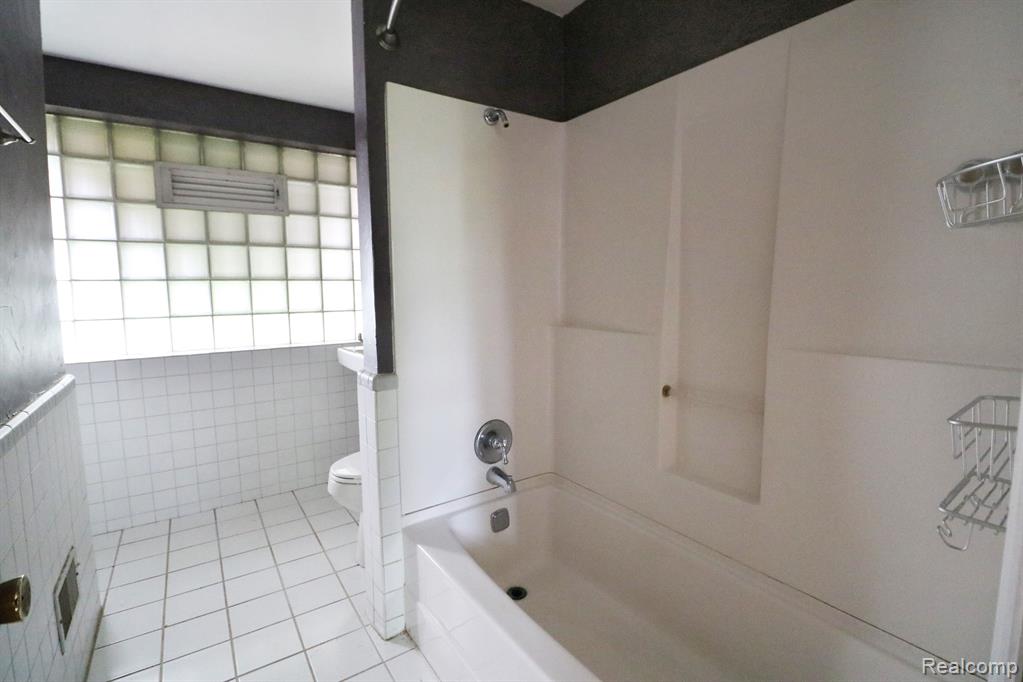 411 COMMONWEALTH Avenue, Flint, MI 48503 — Photo 11