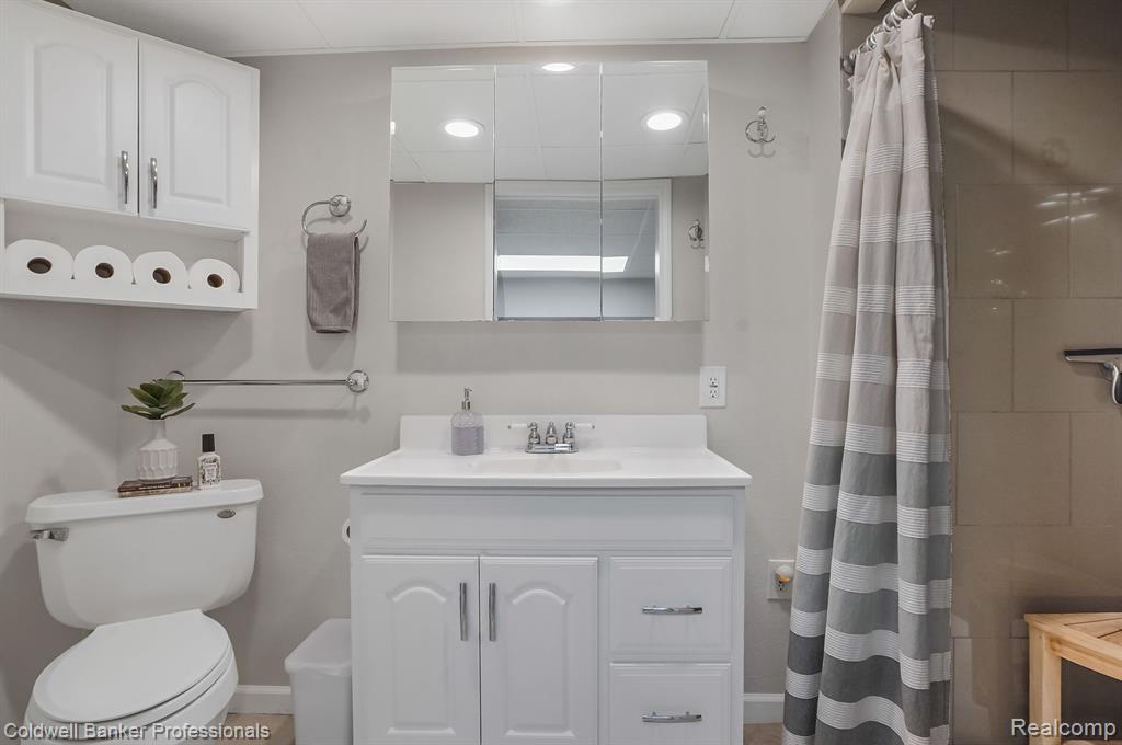400 RED OAK LANE Lane, Rochester Hills, MI 48307 — Photo 30