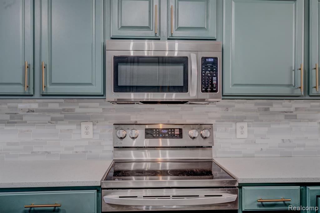 1111 FOUNTAIN VIEW Circle, South Lyon, MI 48178 — Photo 20