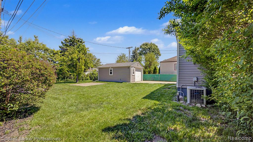 23836 Rosalind Avenue, Eastpointe, MI 48021 — Photo 10