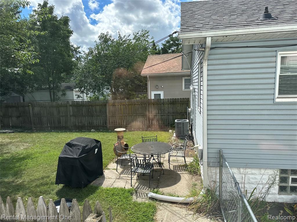 838 Pinecrest Drive, Ferndale, MI 48220 — Photo 15