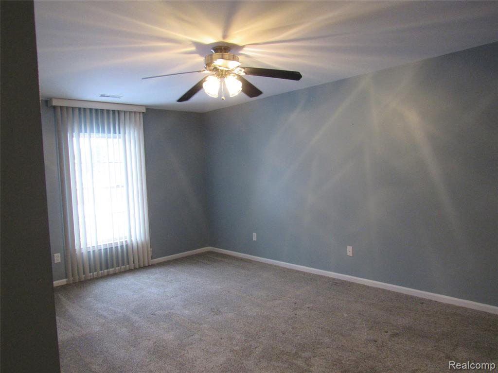 798 Amberly Drive, B, Waterford, MI 48328 — Photo 12