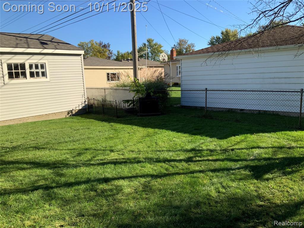 9130 E Bassett Court, Livonia, MI 48150 — Photo 48