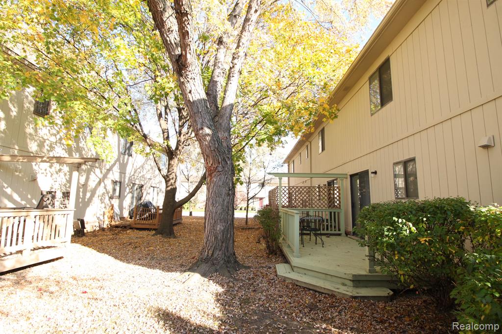40831 HIGHPOINTE Drive, Clinton Twp, MI 48038 — Photo 4