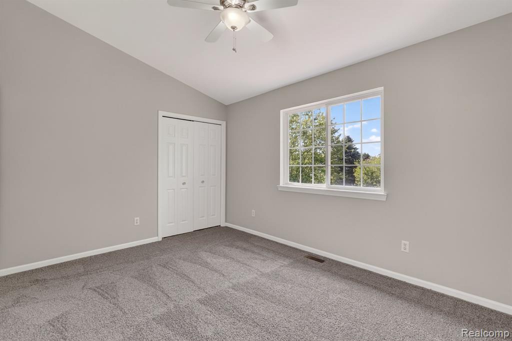 5195 Wyndham Place, Fenton, MI 48430 — Photo 26