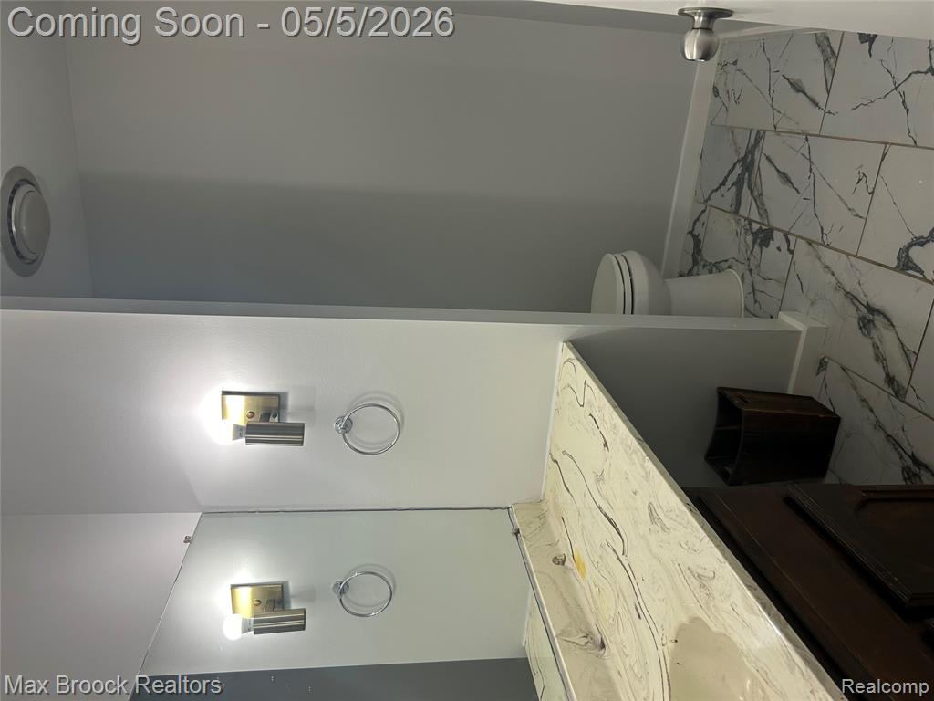 2081 BABCOCK Drive, Troy, MI 48084 — Photo 10