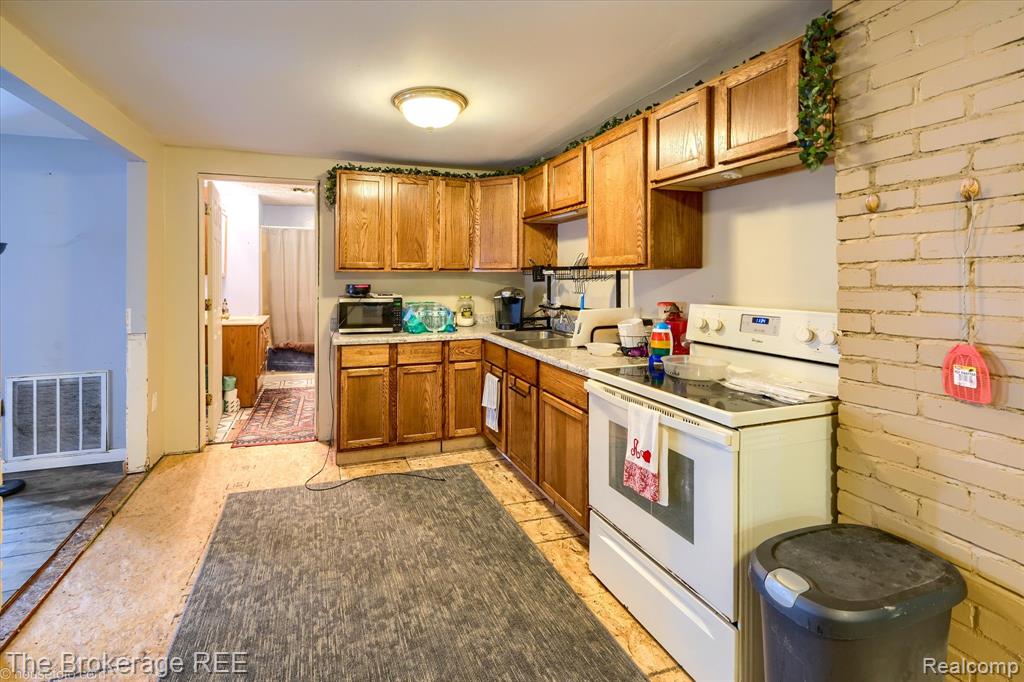 2453 Clarice Avenue, Burton, MI 48519 — Photo 7