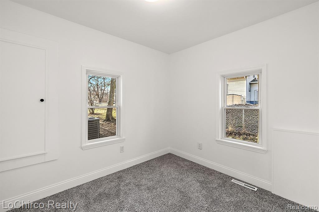 76 S GLASPIE Street, Oxford, MI 48371 — Photo 16