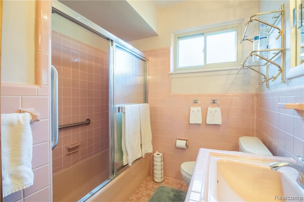17058 W 13 Mile Road, Beverly Hills, MI 48025 — Photo 14