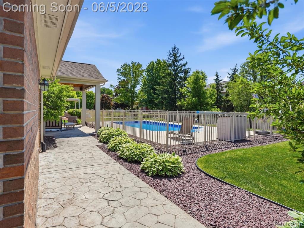 47289 Robins Nest Drive, Utica, MI 48315 — Photo 42
