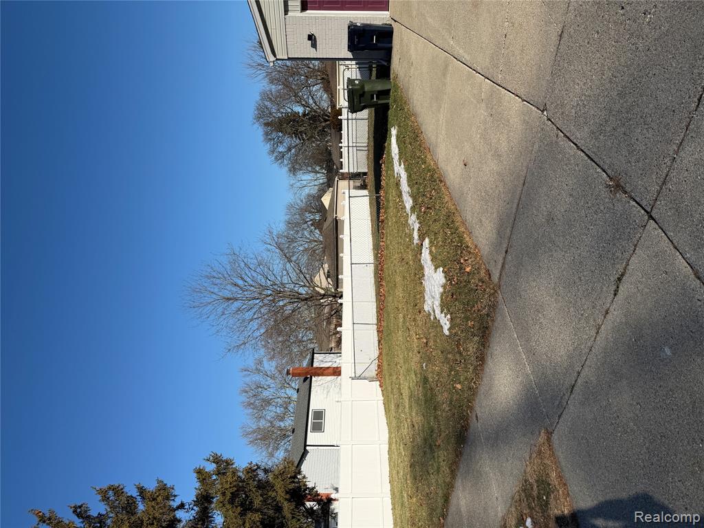 41229 N Central Drive, Sterling Heights, MI 48313 — Photo 33