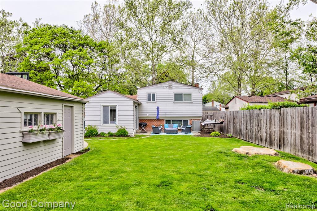 576 LANGLEY Boulevard, Clawson, MI — Photo 40