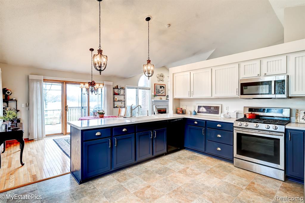 1807 PEBBLE CREEK Drive, Canton, MI 48188 — Photo 19