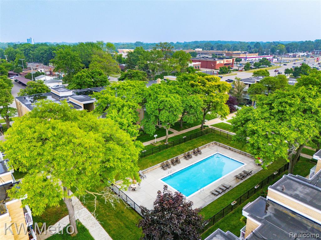 4909 Crooks Road, E8, Royal Oak, MI 48073 — Photo 12