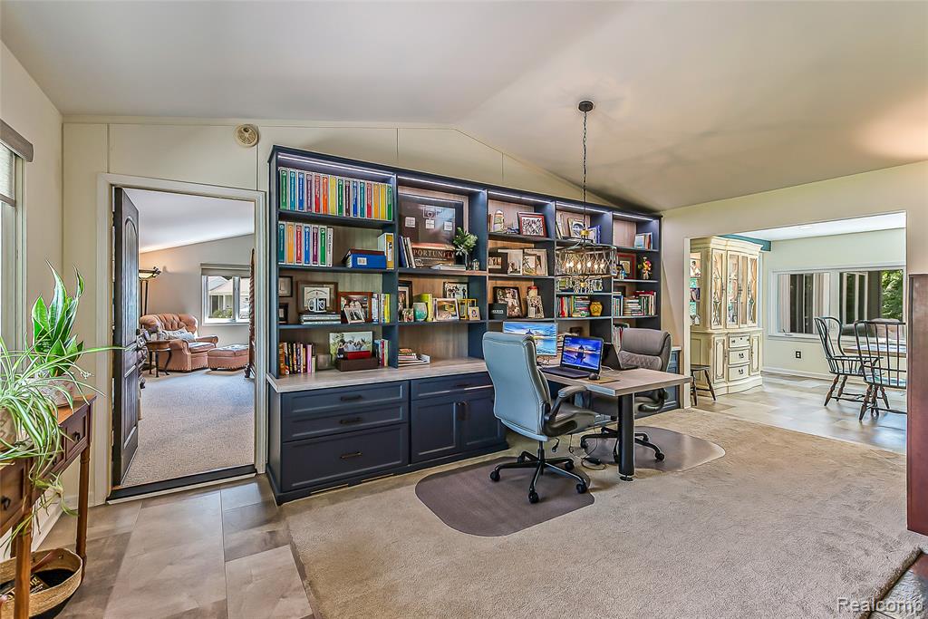 4990 Broomfield Lane, West Bloomfield, MI — Photo 10