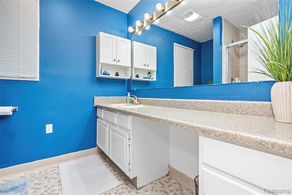 6085 Worlington Road, Bloomfield Hills, MI 48301 — Photo 37