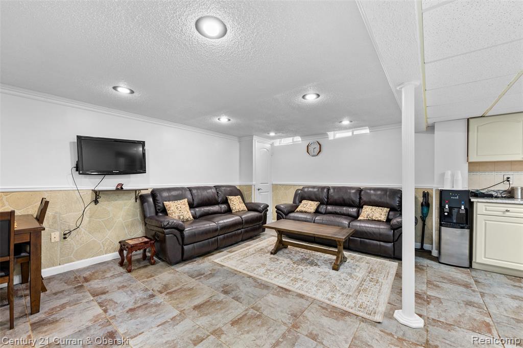741 Berwyn Street, Dearborn Heights, MI 48127 — Photo 33