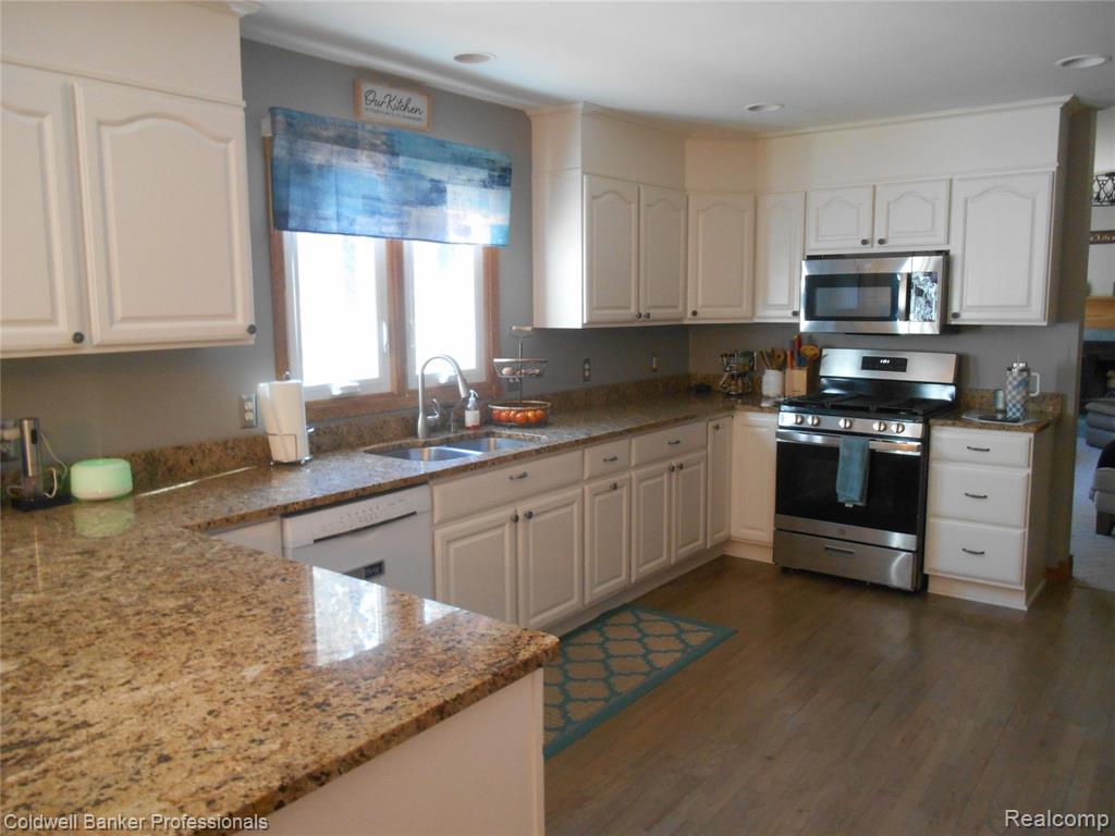 2704 Genny Ridge Drive, Lapeer, MI 48446 — Photo 9