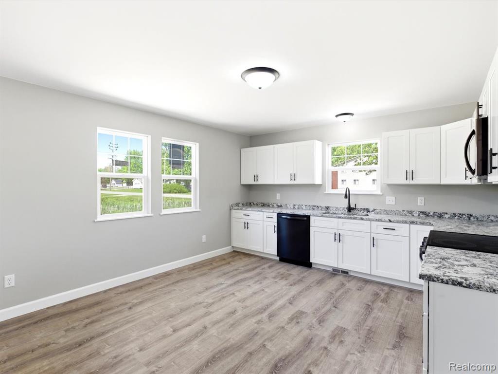 2971 Beach Road, Port Huron, MI 48060 — Photo 12