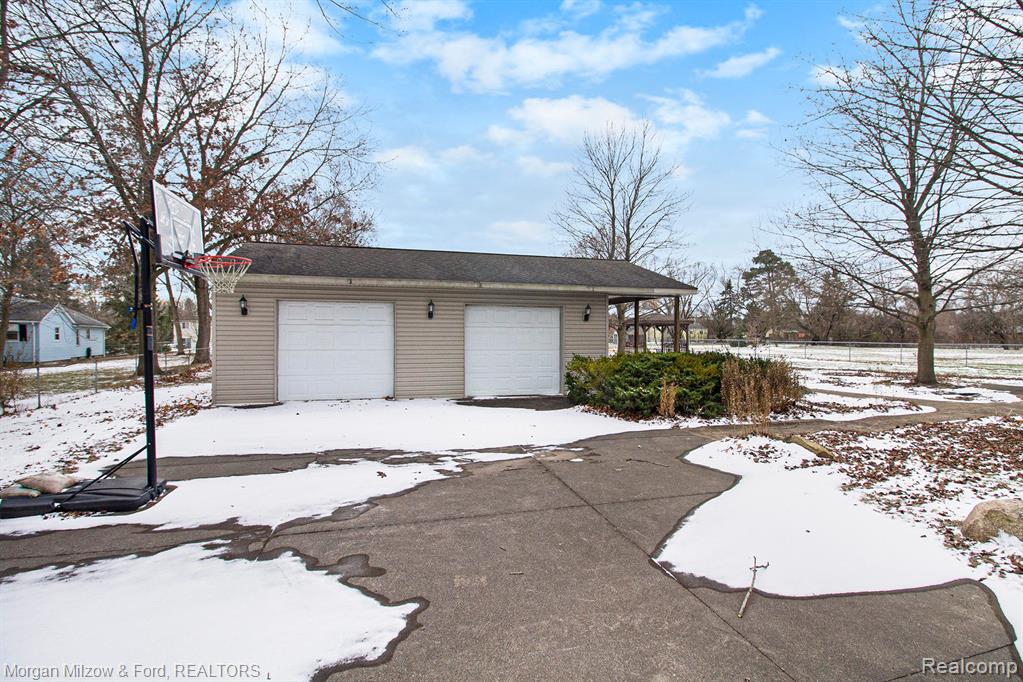 6479 Simmons Road, Waterford, MI 48327 — Photo 21