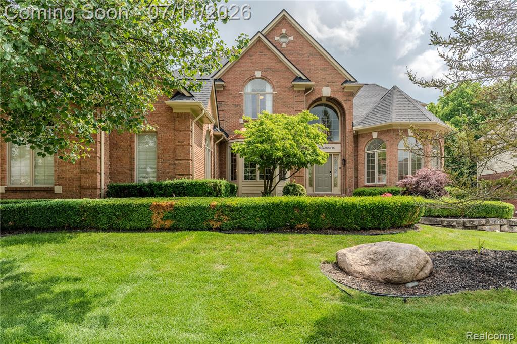 819 Majestic Drive, Rochester Hills, MI 48306 — front exterior