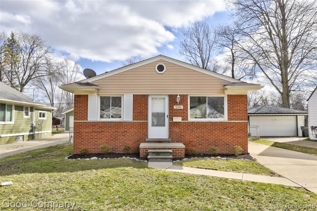 550 Roth Boulevard, Clawson, MI — front exterior