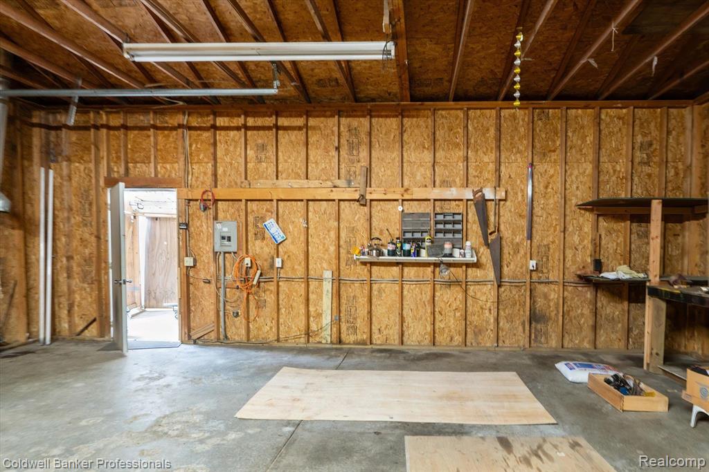 326 EAST Street, Holly, MI 48442 — Photo 33