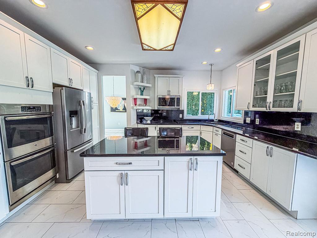 7240 Aaronway Drive, West Bloomfield, MI 48324 — Photo 12