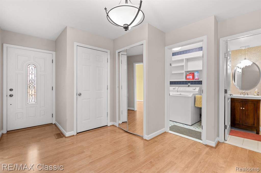 23127 Farmington Road, Farmington, MI 48336 — Photo 11