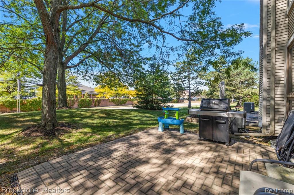525 Oxford Court, Rochester Hills, MI 48307 — Photo 9