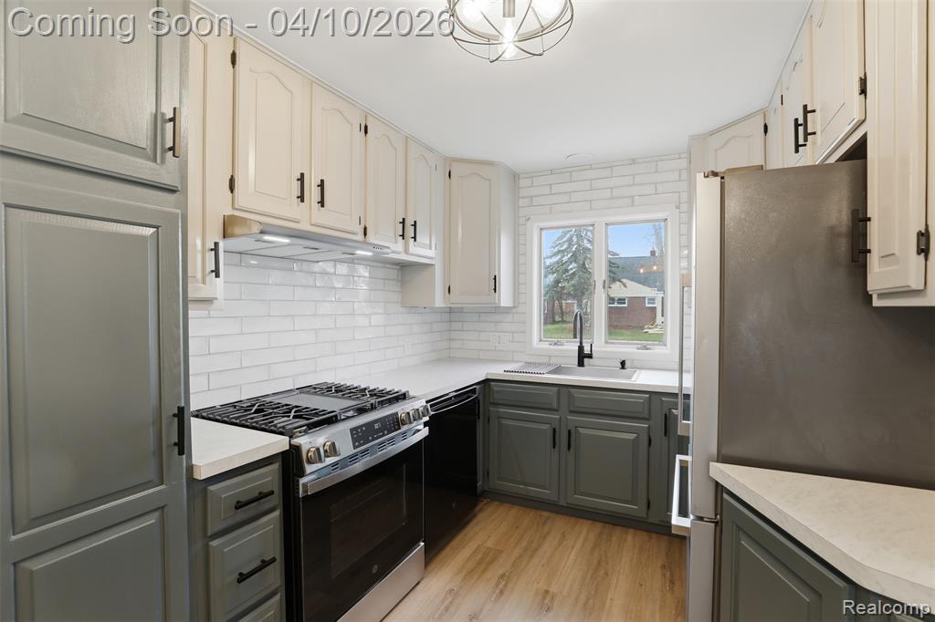20201 Lancaster Street, Harper Woods, MI 48225 — Photo 12