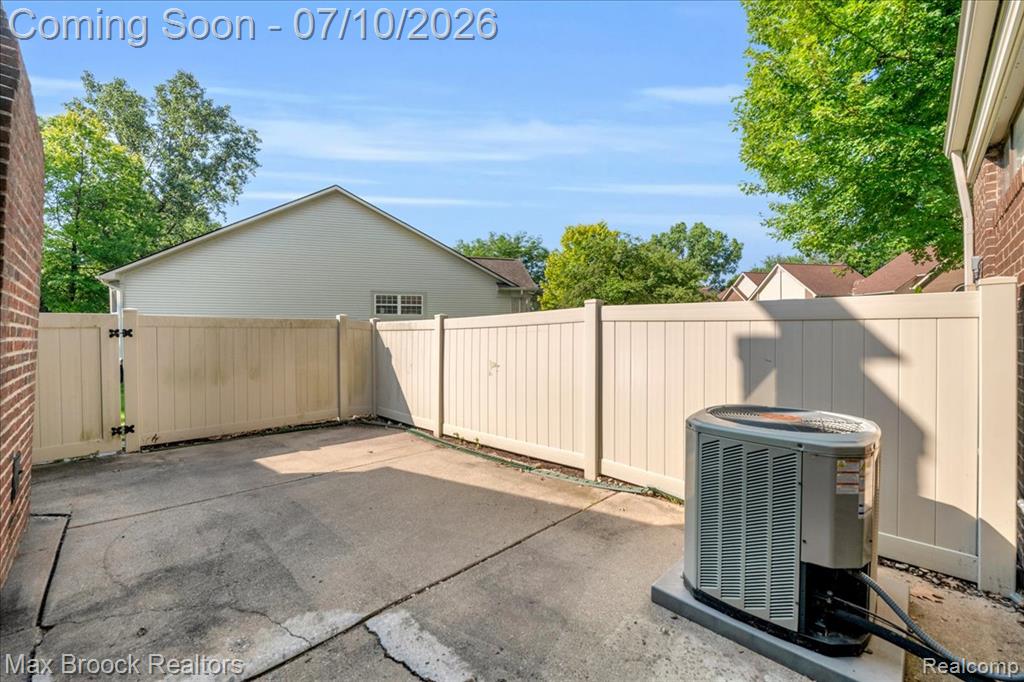 5229 Simpson Lake Road, West Bloomfield, MI 48323 — Photo 35